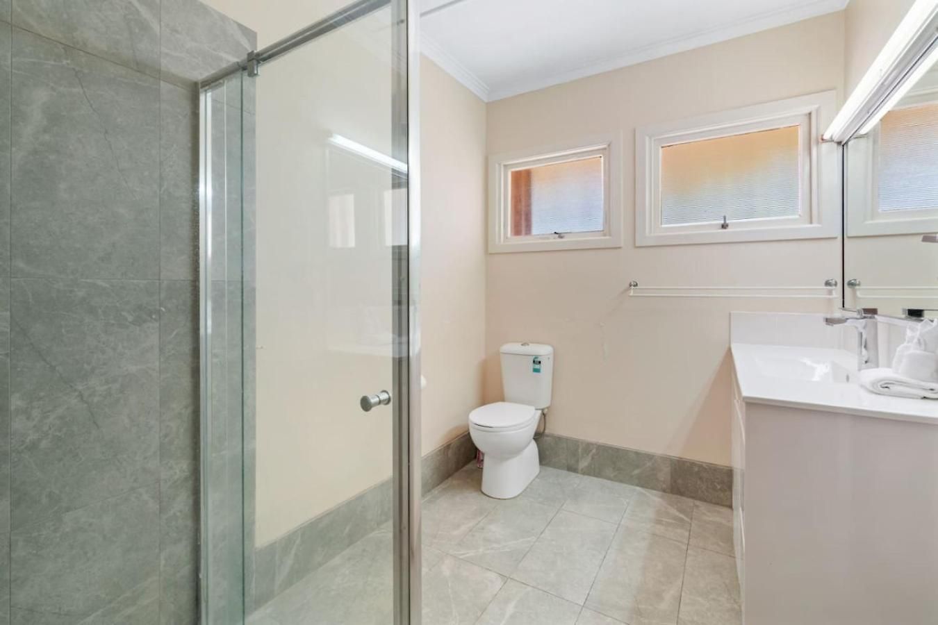 Holiday home Warm And Cozy Retreat Near Shops And Transport *