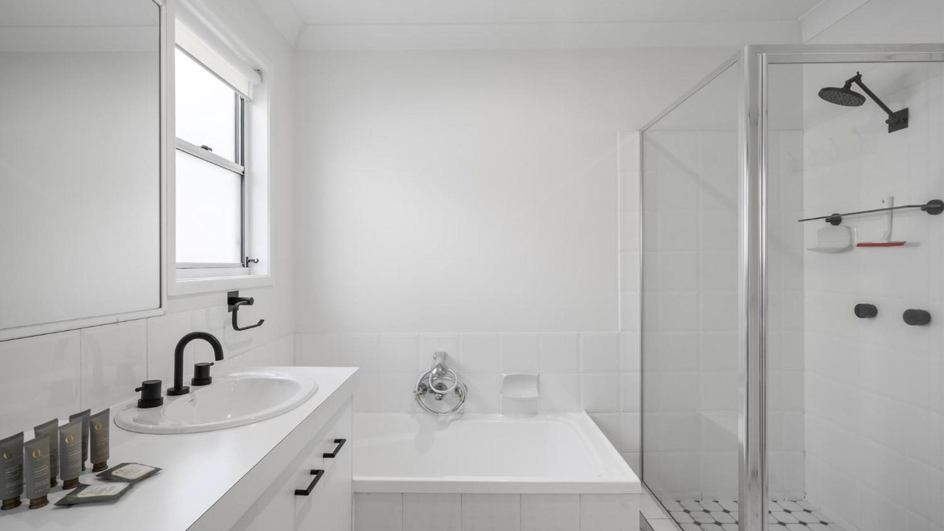 Bright 3-bed In Leafy Annerley