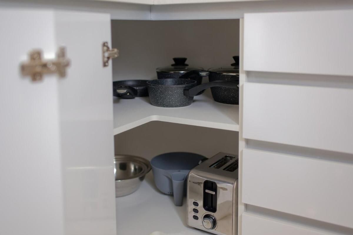 1em Abnb-style 5br, 2 Parking-patio, 5 Mins To Westfield Holiday home *