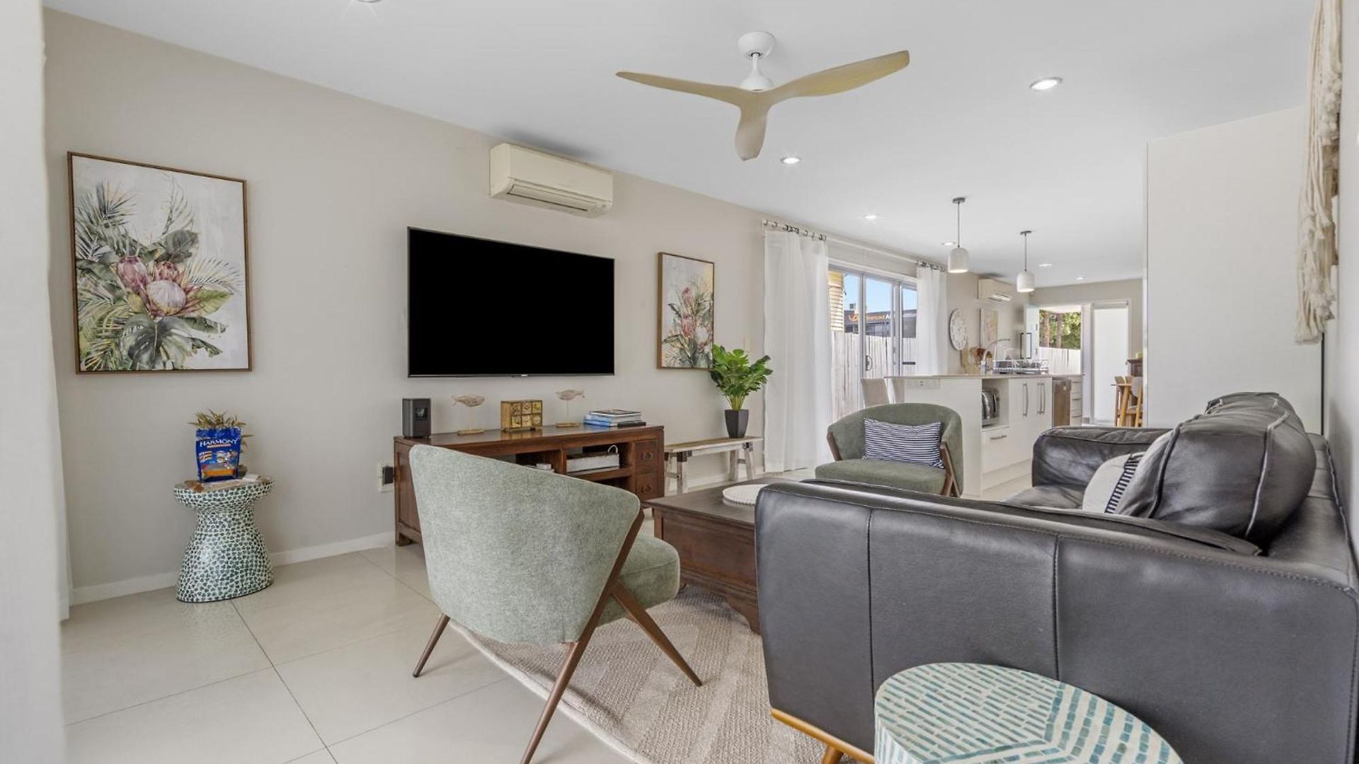 Spacious 4-bed House With Secure Parking Holiday home