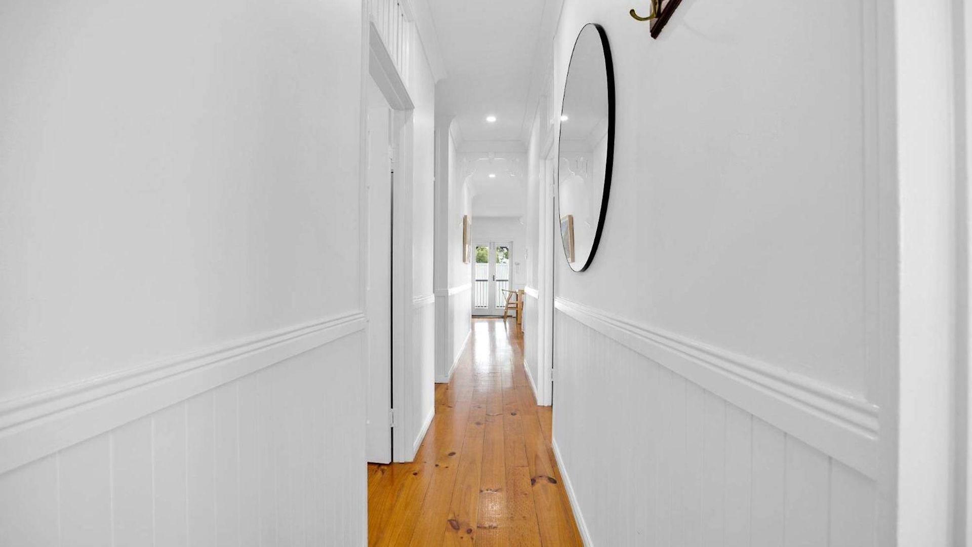 4 Bed Queenslander Views Walk To Suncorp Deck + Parking Holiday home