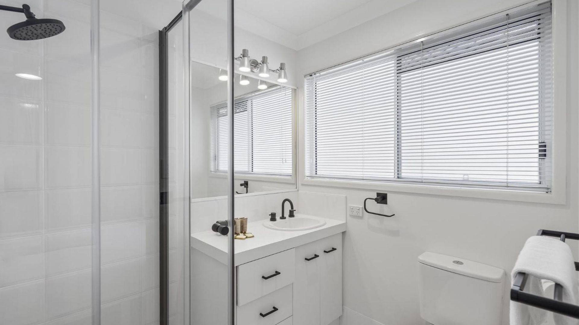 Bright 3-bed In Leafy Annerley *