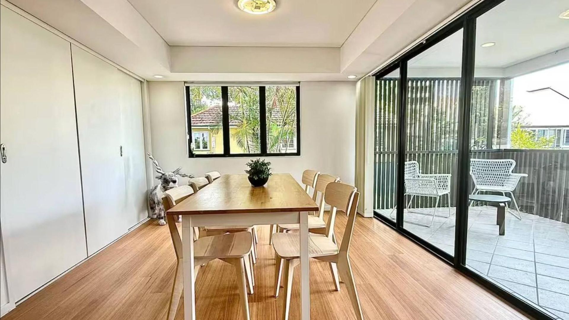 3br, 2 Baths - Stylish In Kangaroo Point *