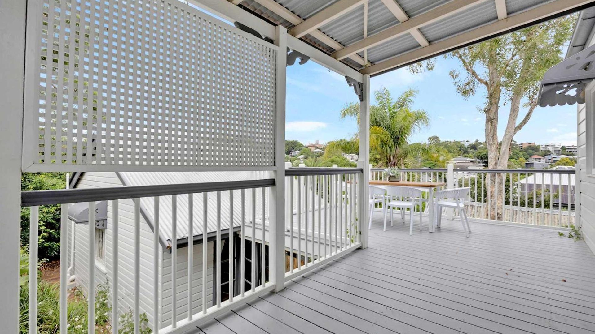 4 Bed Queenslander Views Walk To Suncorp Deck + Parking *
