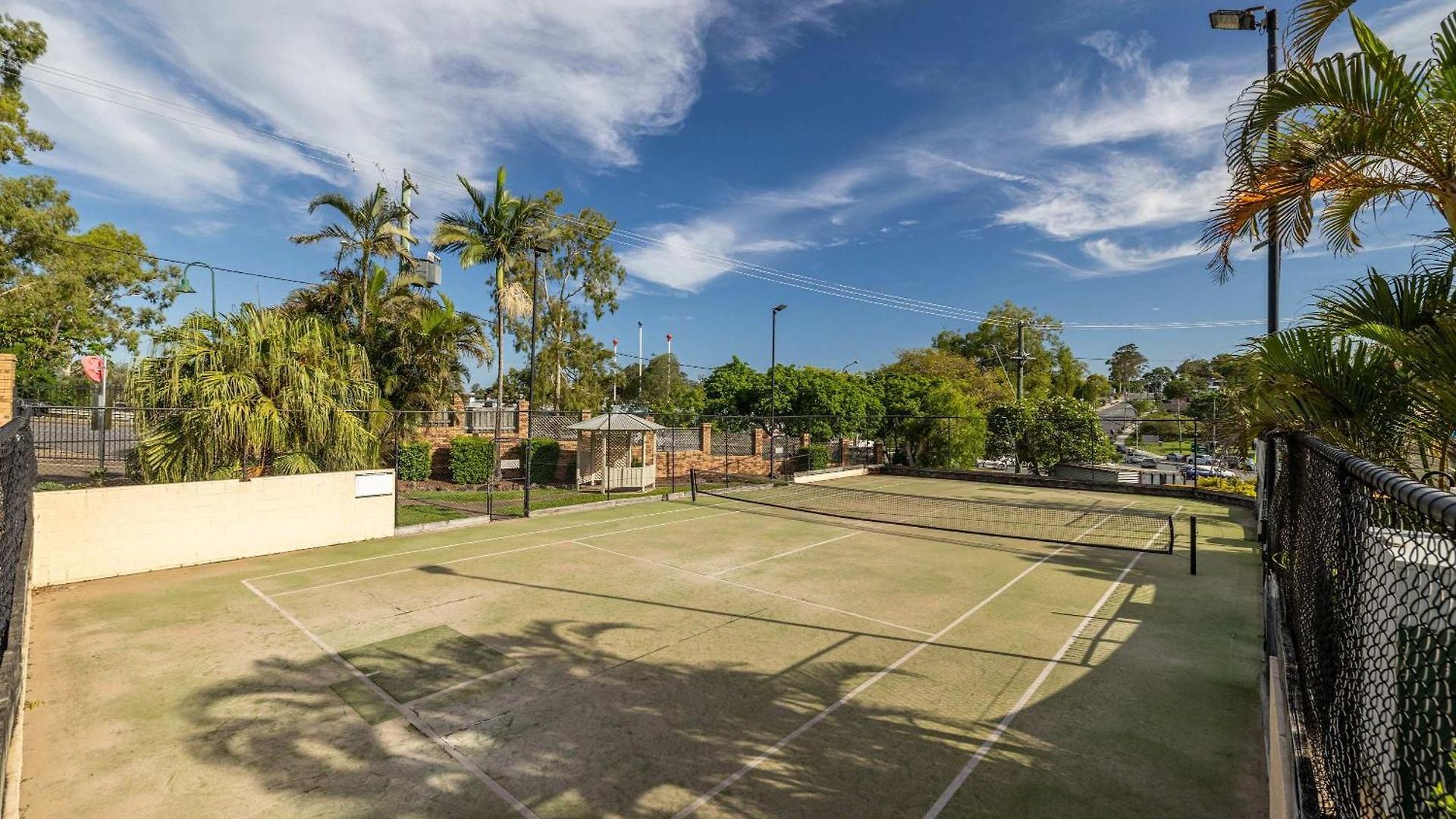 Pool & Tennis Court 3br Bright Mt Gravatt Retreat