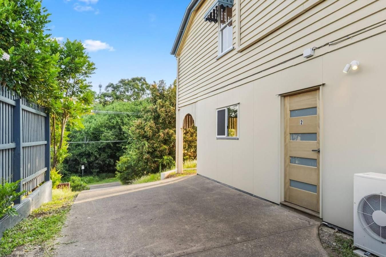 Spacious Upper 3br Family In Quiet Tarragindi *
