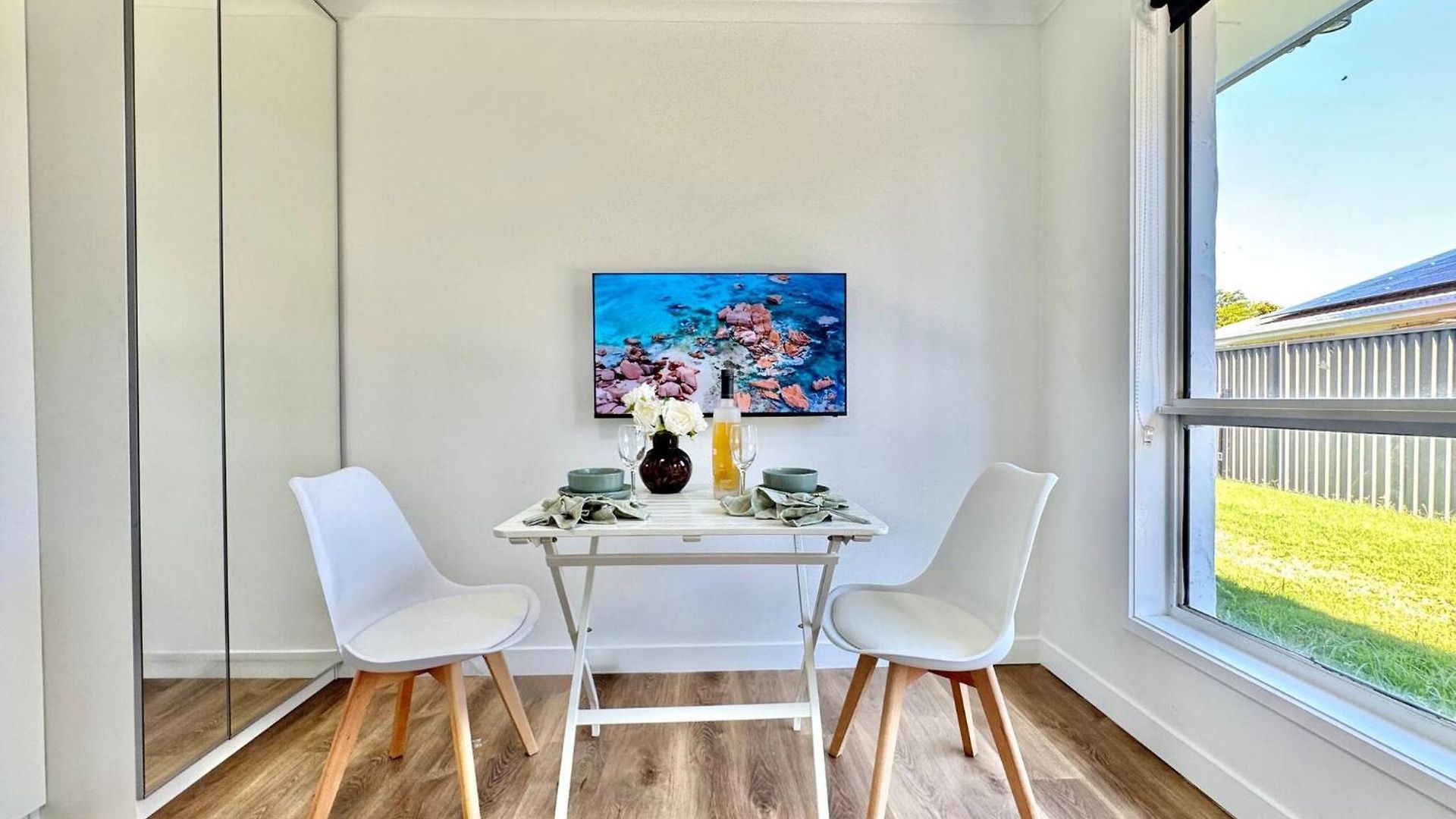 Guest house In Belmont | Easy To & Airport 3*