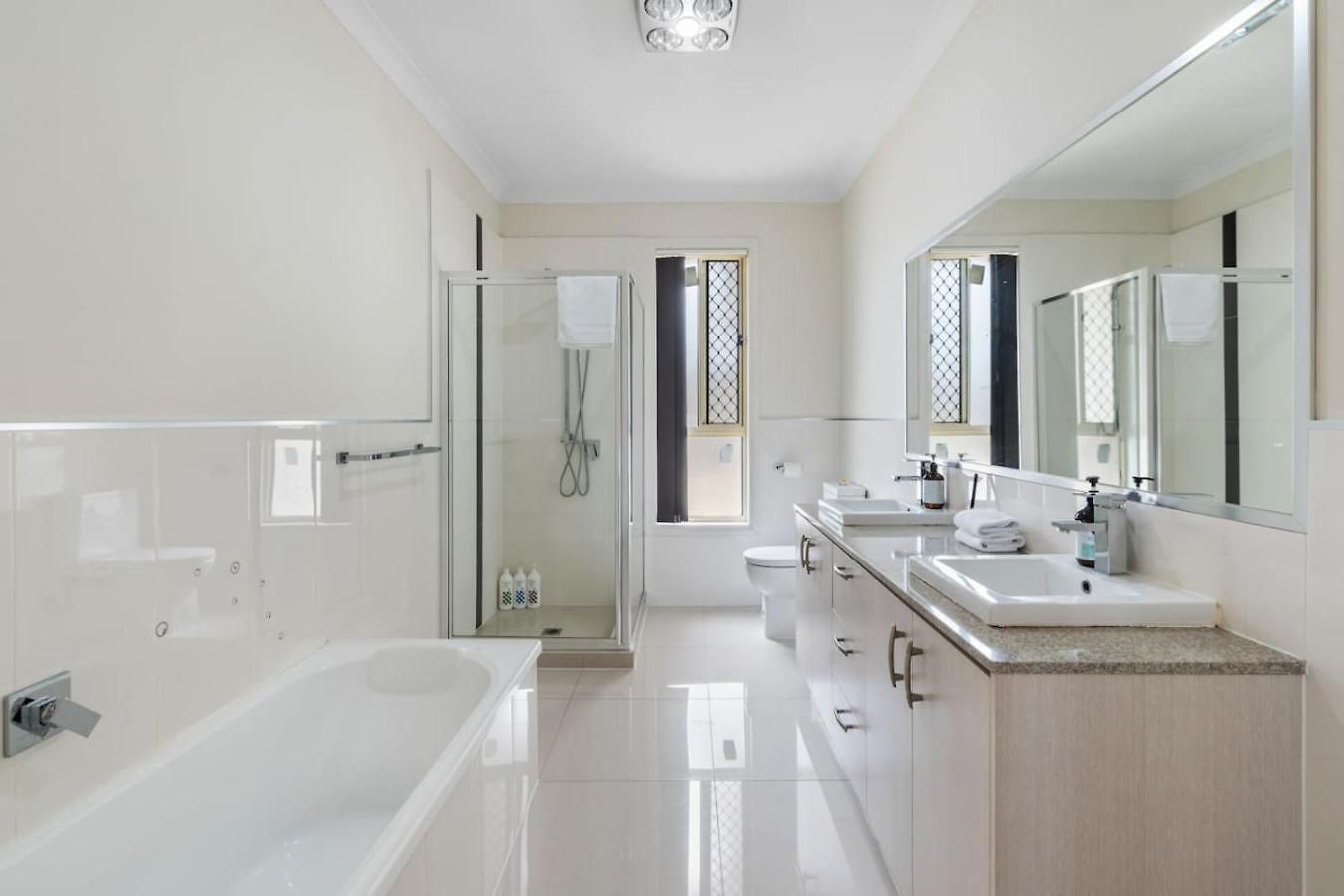 Holiday home Spacious 4br Family In Inala Quiet Street