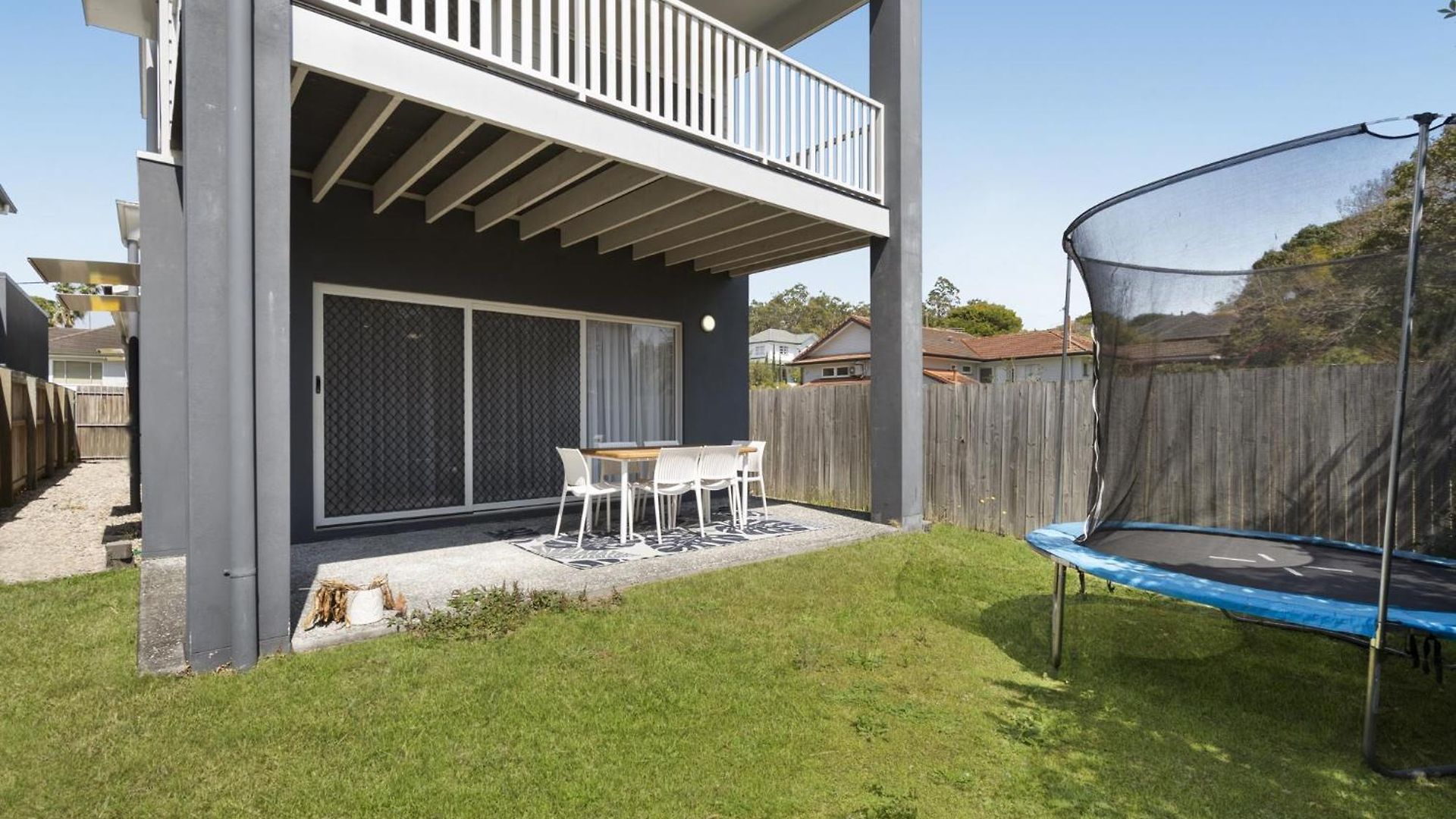 Family-friendly House With Courtyard Retreat *