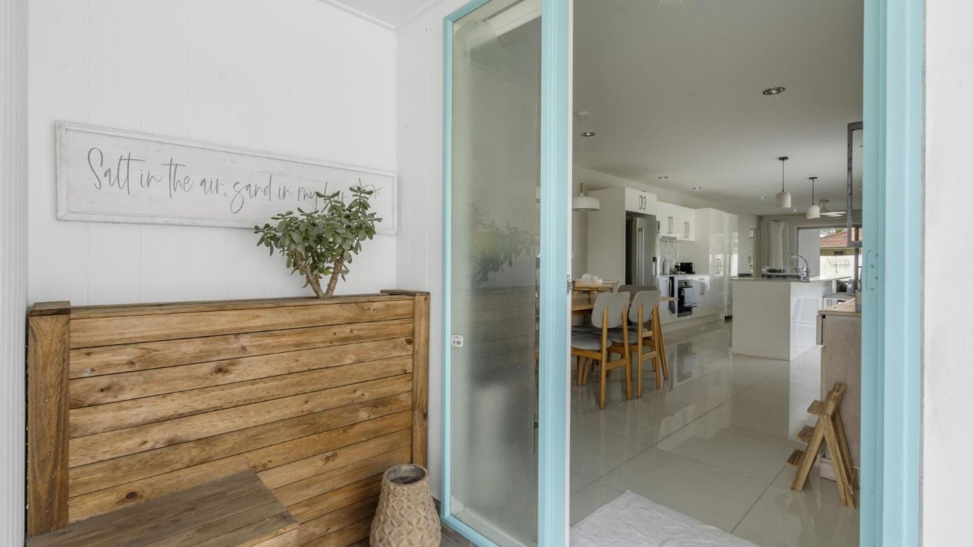 Spacious 4-bed House With Secure Parking Holiday home *