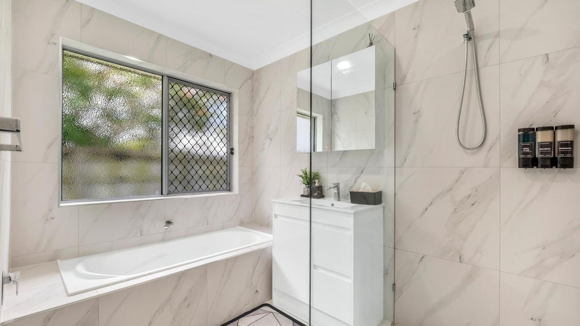 3 Bedroom Fully Renovated Away From * Brisbane
