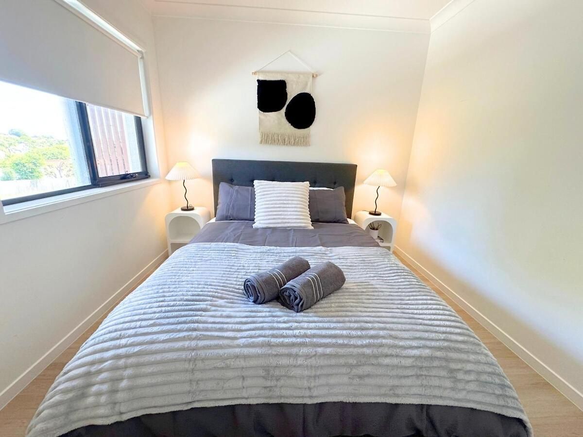 Holiday home 1em Abnb-style 5br, 2 Parking-patio, 5 Mins To Westfield