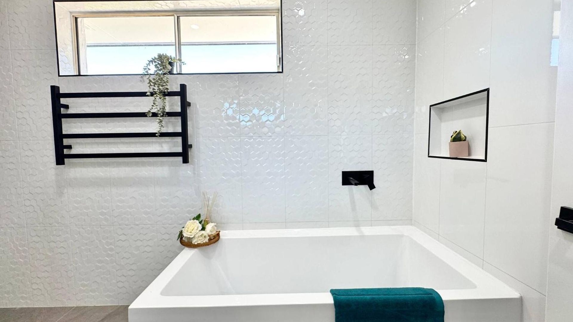 In Belmont | Easy To & Airport Guest house 3*
