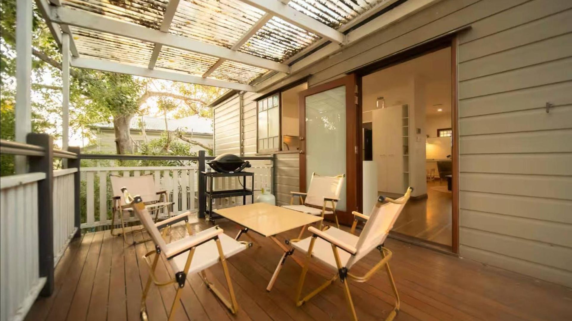 3br Charming Queenslander Mins Drive To Cbd And Gabba Stadium! Holiday home