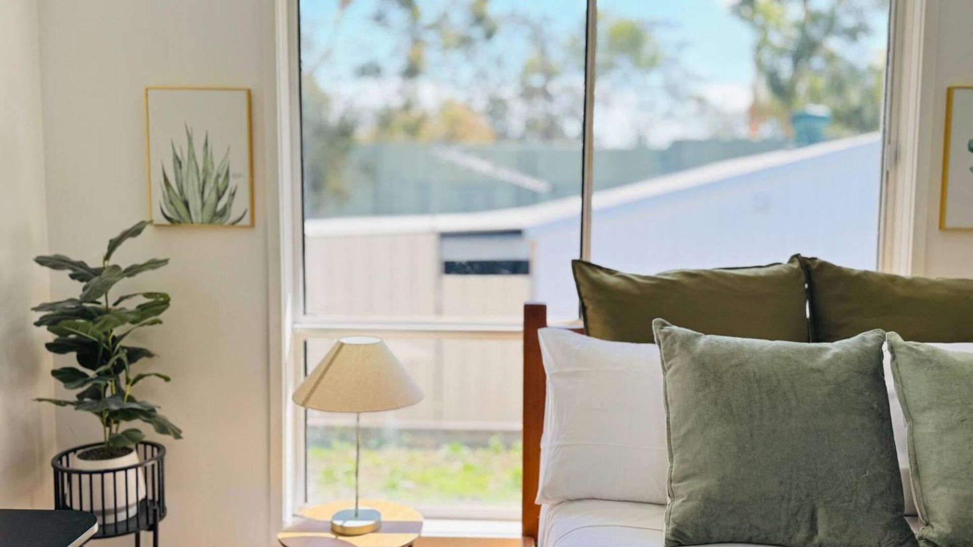 In Belmont | Easy To & Airport Guest house 3*