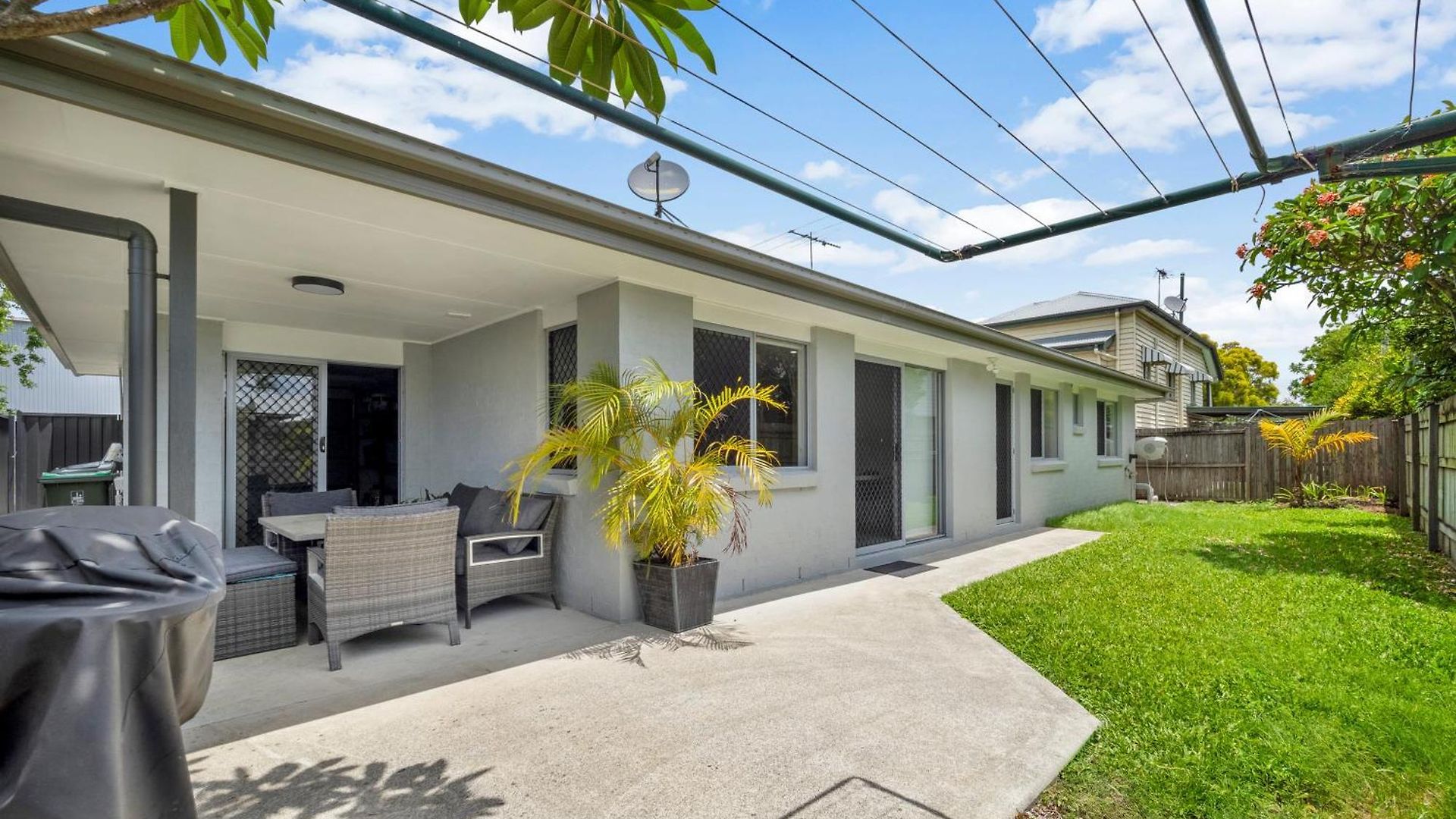 3 Bedroom Fully Renovated Away From * Brisbane