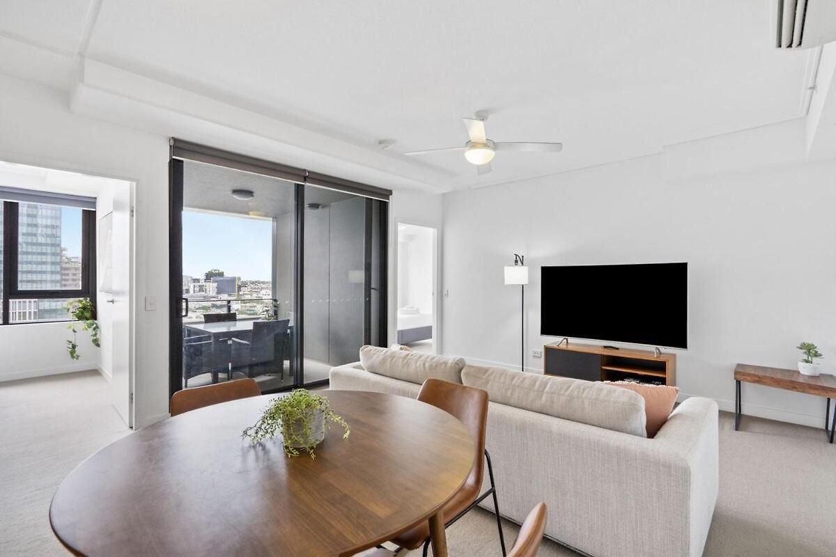 Apartment Modern 2 Bedroom - Short Stroll To St Brisbane