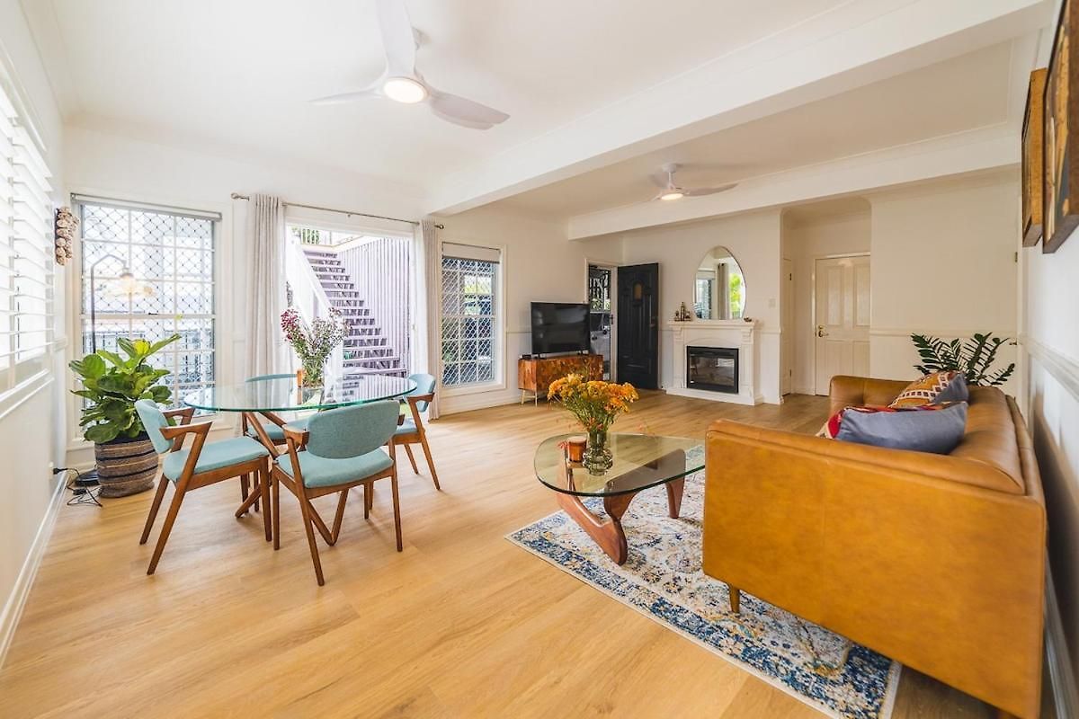 Stylish, Spacious Retreat With Plunge Pool - Casa Cranbrook Apartment *