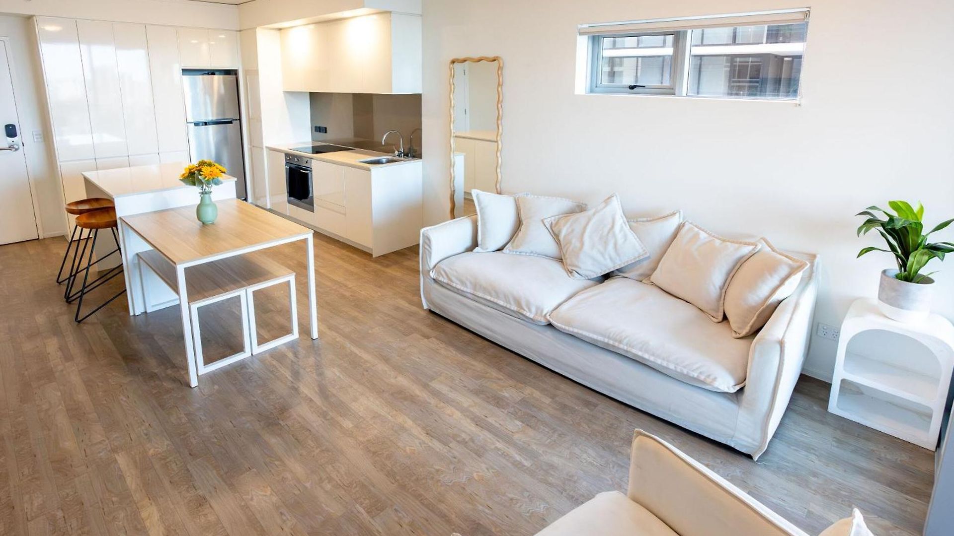 Modern Pad, 1-min To Showgrounds Apartment