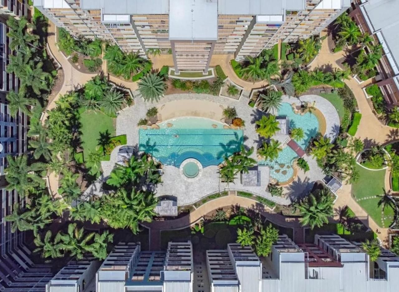 Modern 2br Retreat With Gym, Pool And Balcony Apartment