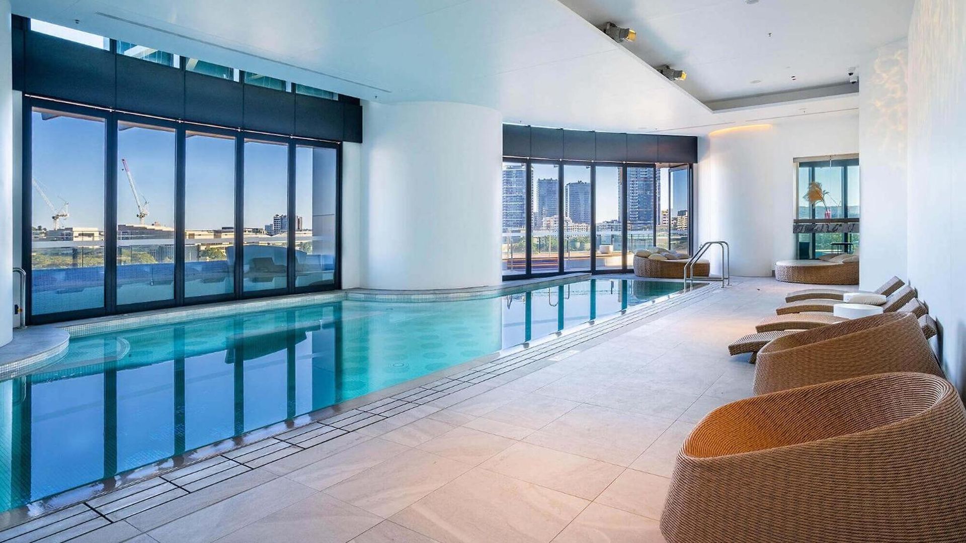 High Rise 2br In Cbd Apartment Brisbane