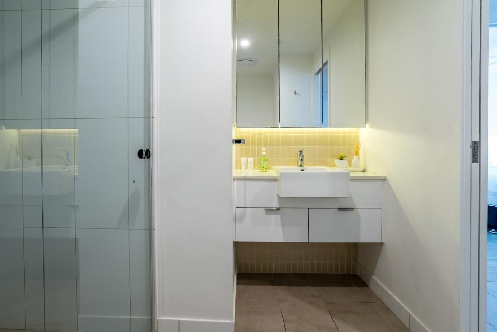 City-center Cozy 2bdr With Parking *