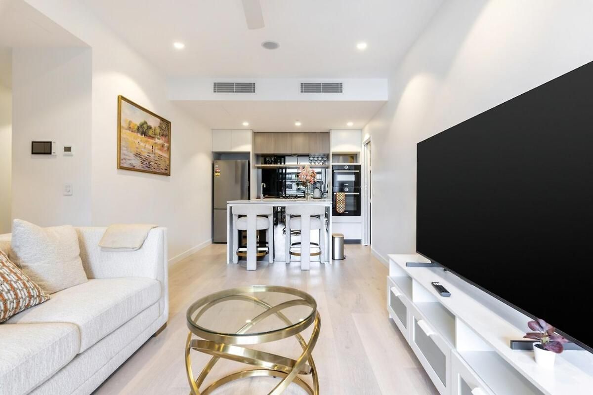 Gorgeous 3br With Study Overlooking Bne River Brisbane