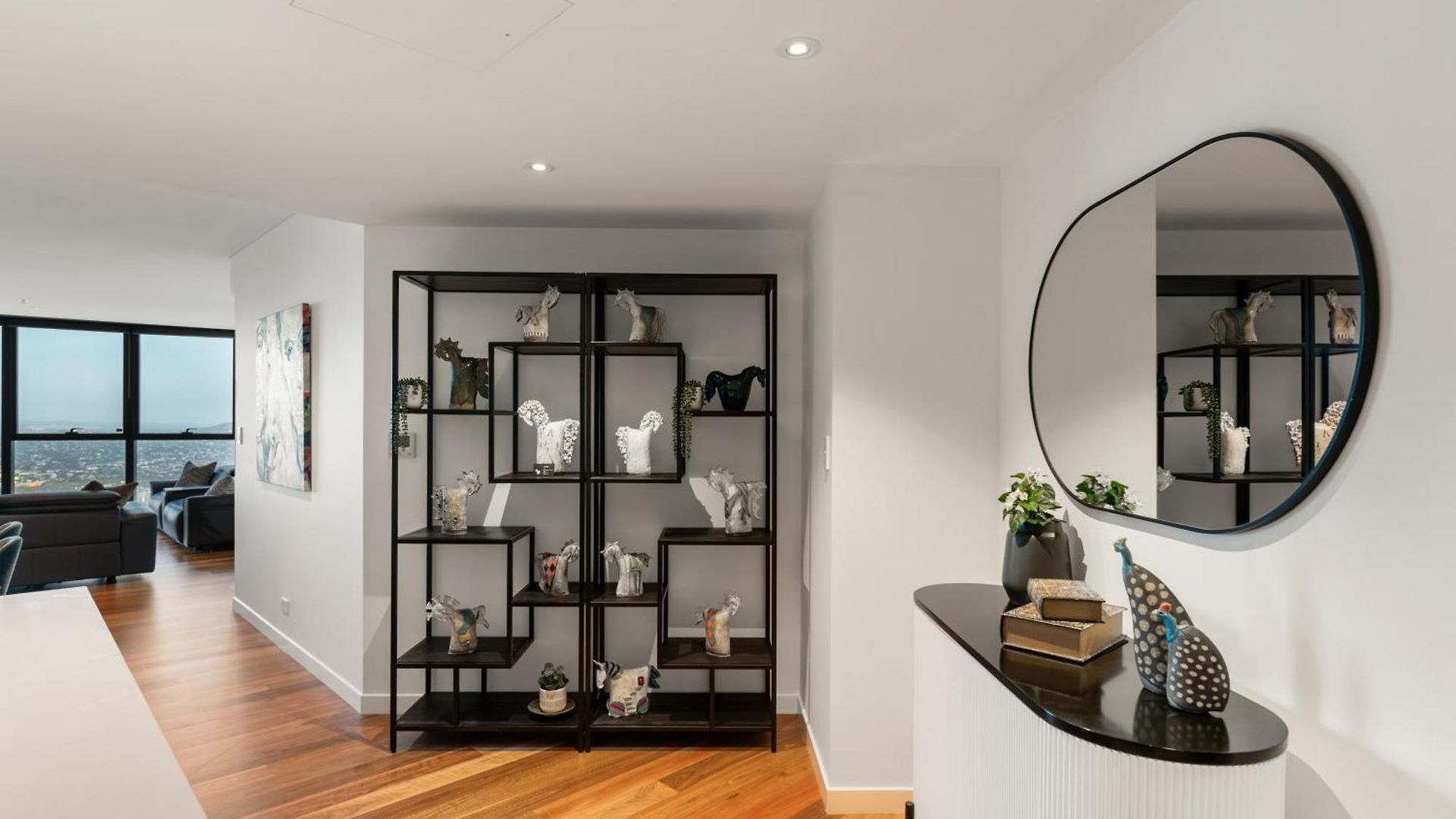 Skylight With Free Parking Apartment