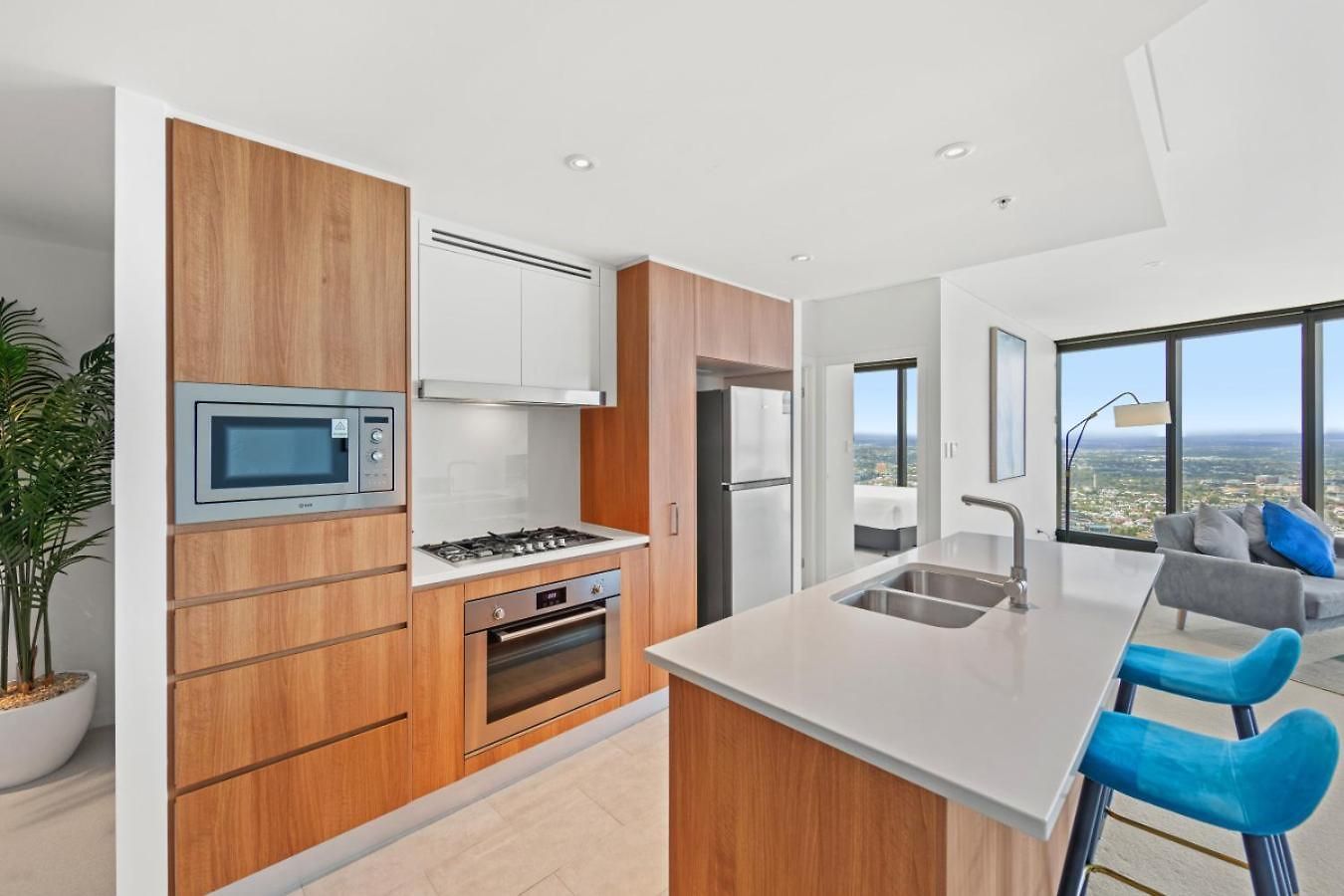 1 Bedroom Sky High Escape With Stunning Views Apartment *