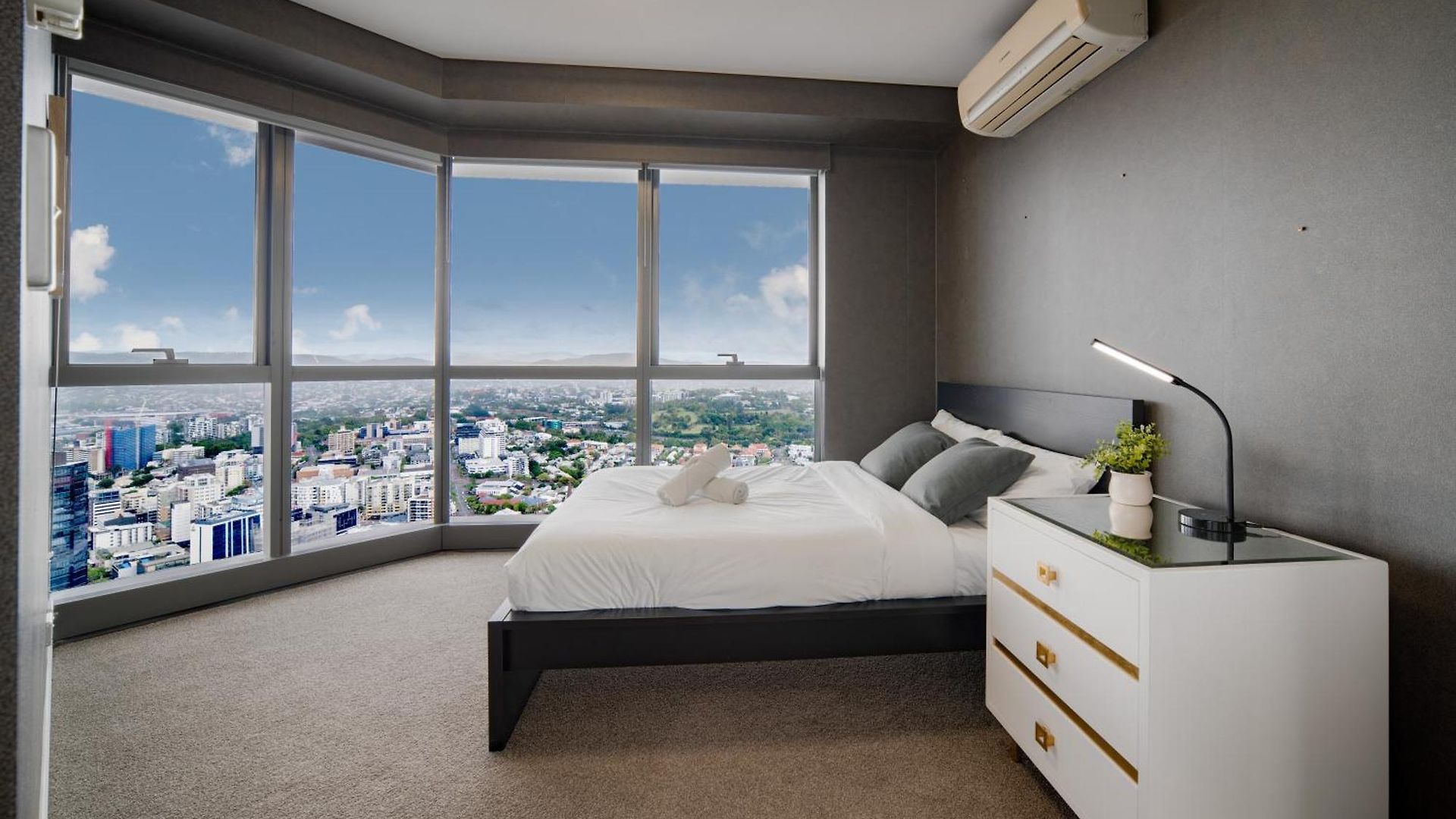 Meriton Soleil Breathtaking Views Heated Pool Gym C36