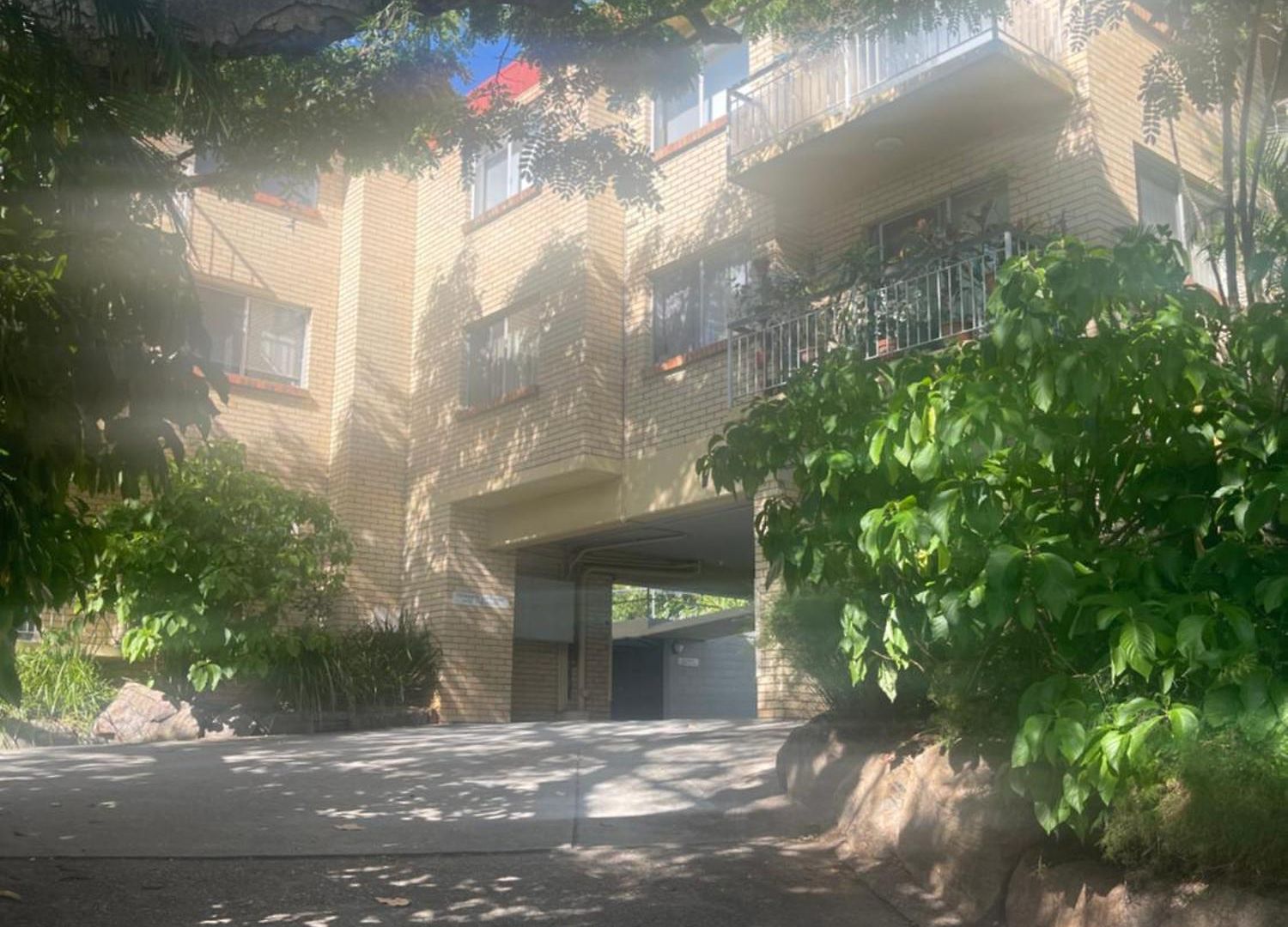 2 Bed Ground Flr Gaythorne Courtyard Apt, Parking *