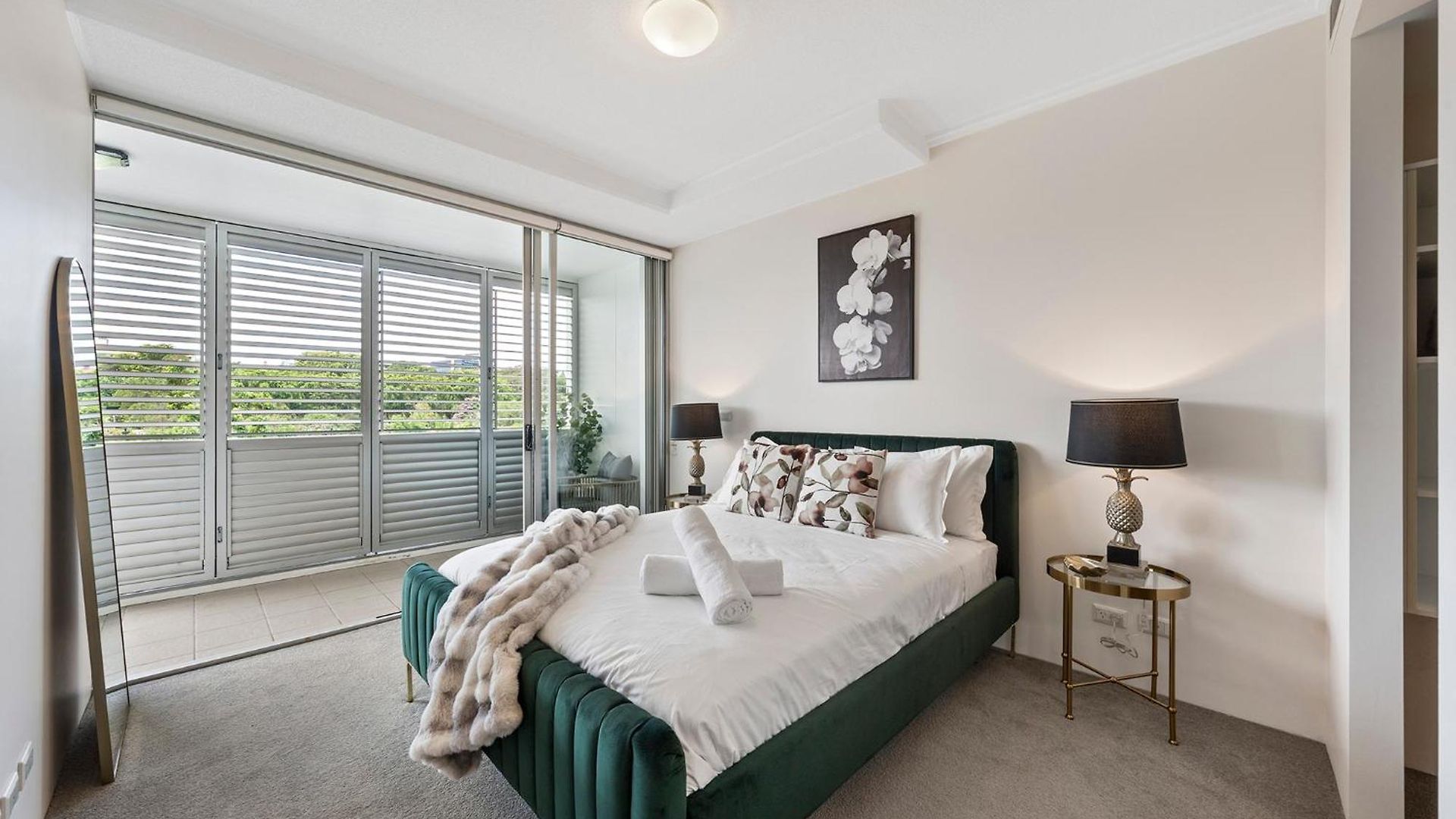 Stylish Roma Parklands Retreat - Stunning Park Views From Every Room, Heated Pool, Gym, Private Carpark, Suncorp Stadium, 10 Min Walk To Cbd Brisbane