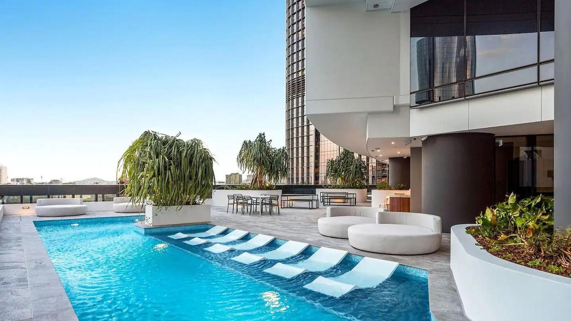 Tokyo Calm Elegant Cbd Escape At Queen's Wharf Apartment