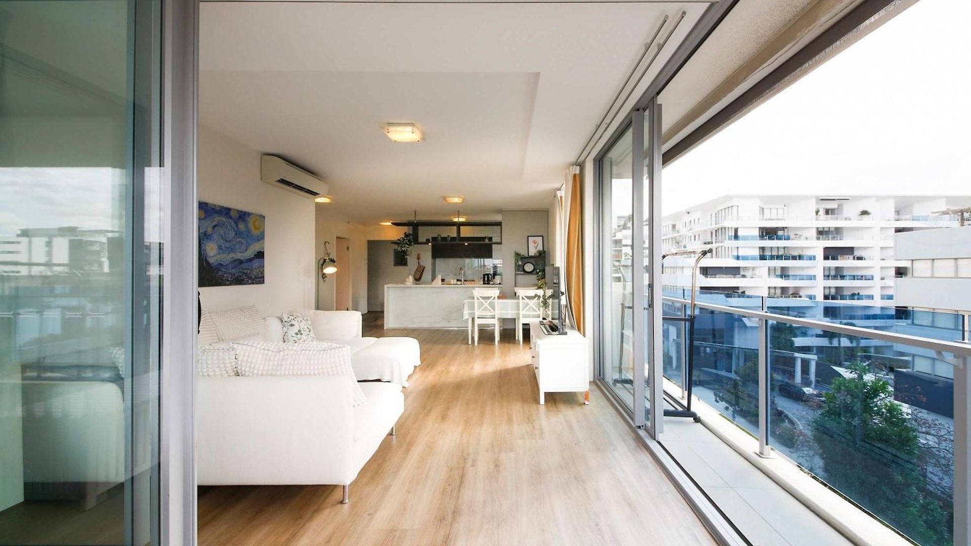 Family-friendly 2brwalk To River & Shops Pool&gym Apartment