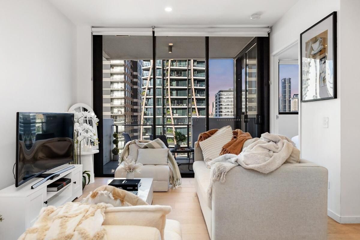 Cs - Gorgeous Views 2br W Parking, Pool & Gym *