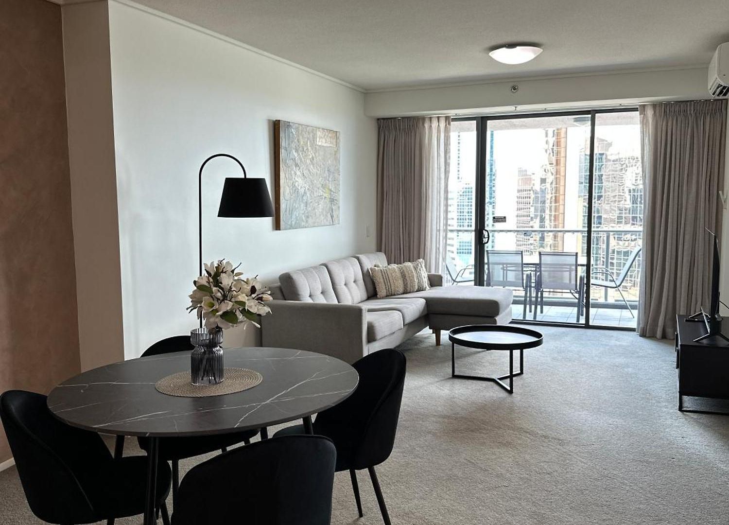 Modern Escape In The Heart Of With An Amazing River View!