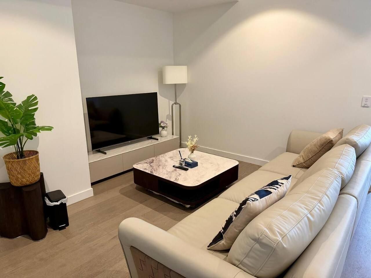 Luxury 3-bedroom With And River View Apartment