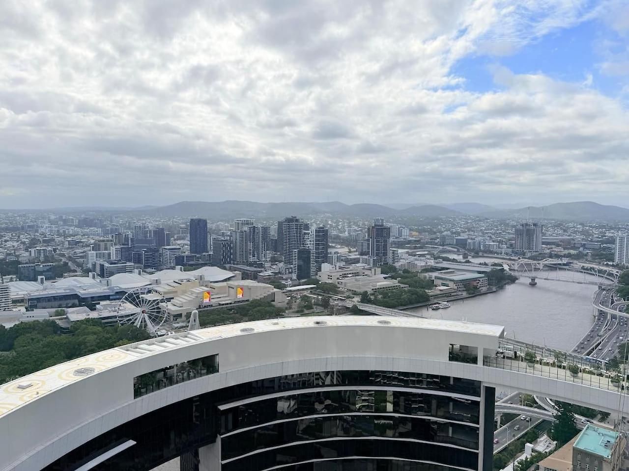 Luxury 3-bedroom With And River View Apartment
