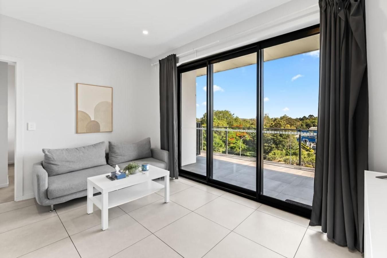 2br Modern With Balcony Great Location Apartment