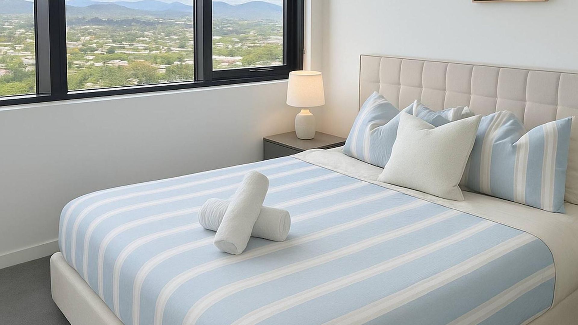 Milton Oasis Level 16- Luxury Near Milton Station *