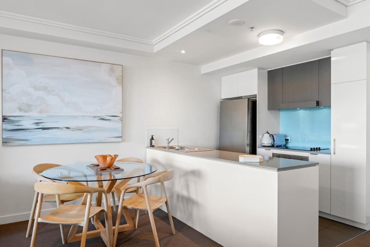 Immaculate Floor Views - 2bed-2bath-1car-pool