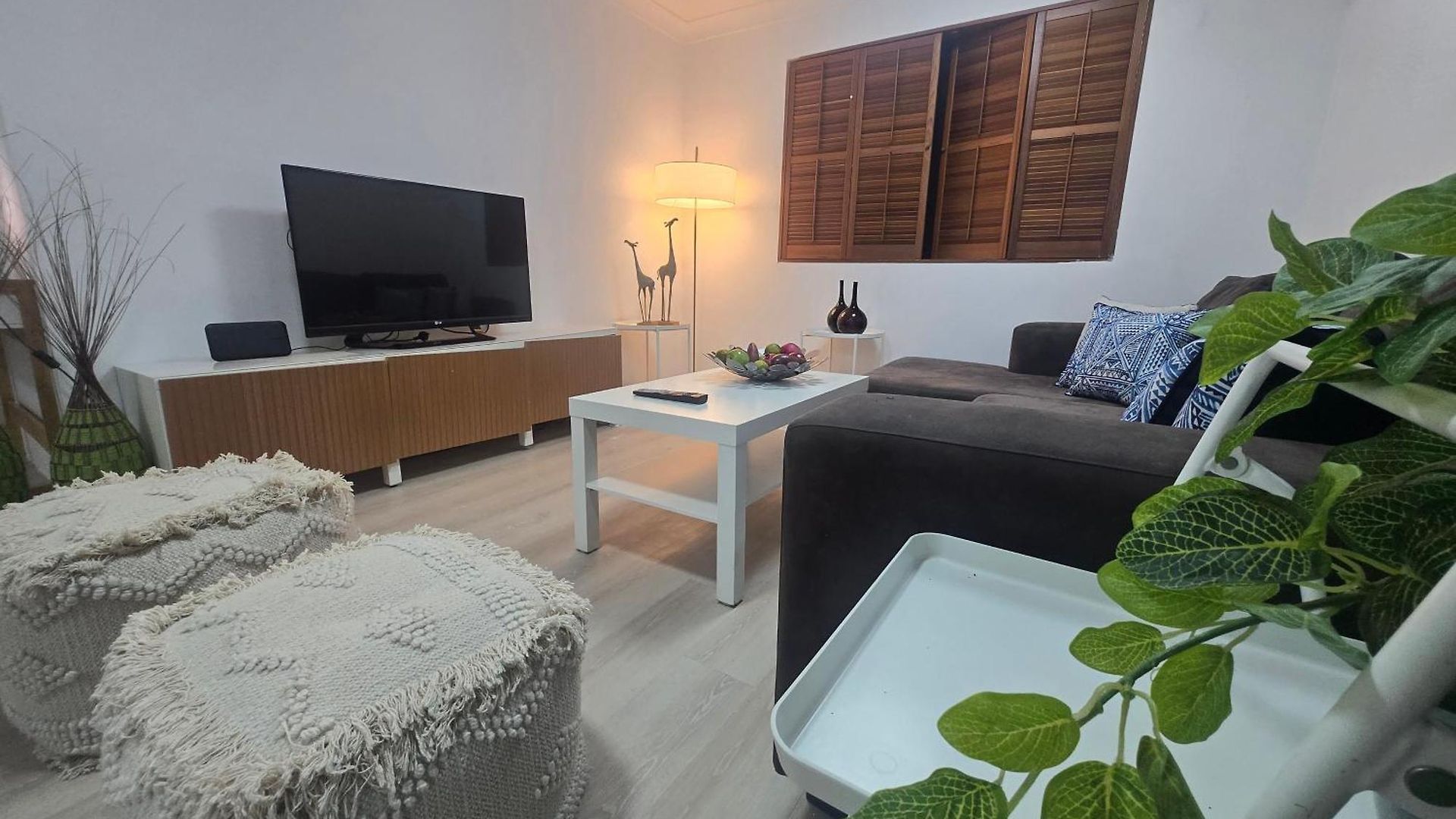 Floor# Full Aircon# Cat# Bues# Park # Uni Apartment Brisbane