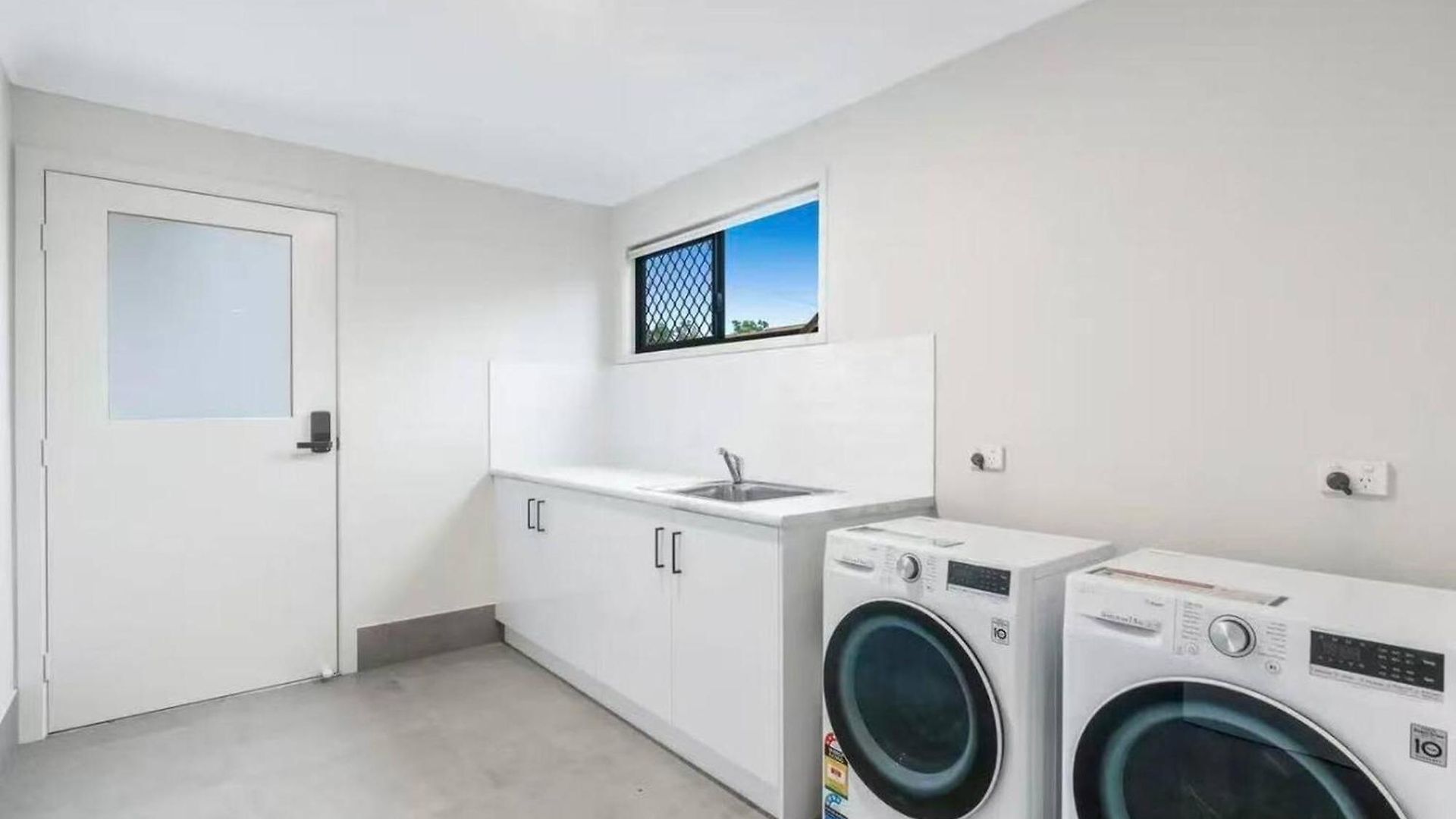 Homestay Cozy Sunnybank Base - Unit 3 | Near Shops & Eats *