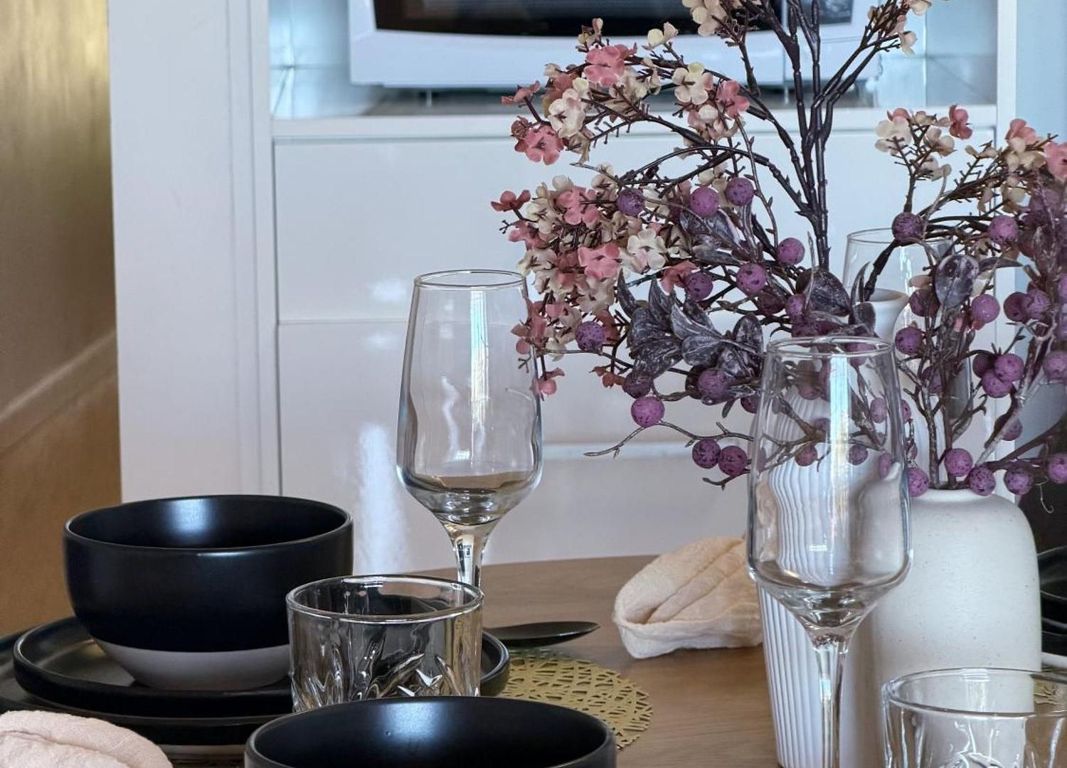 Apartment 2b2b With Courtyard - Close To Cbd - Free Parking *