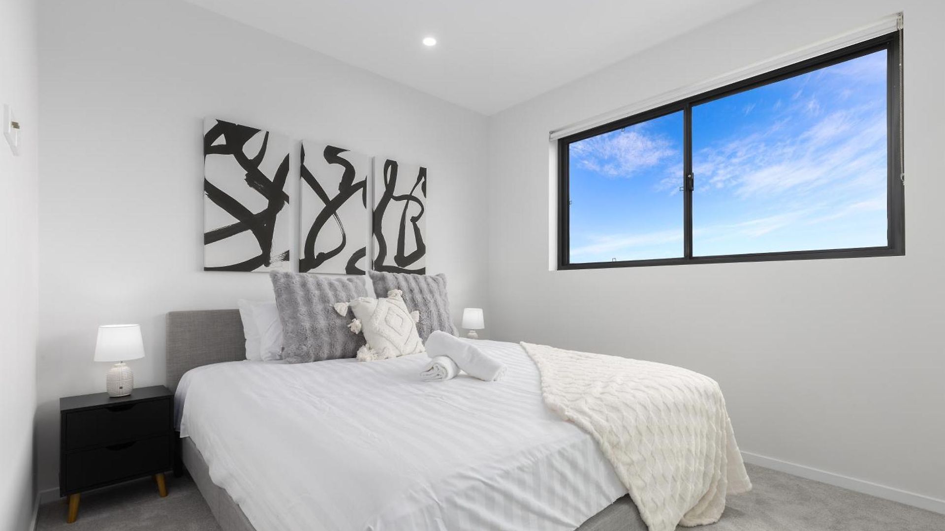 Spacious Panoramic 2br Apartment, Parking And Views *