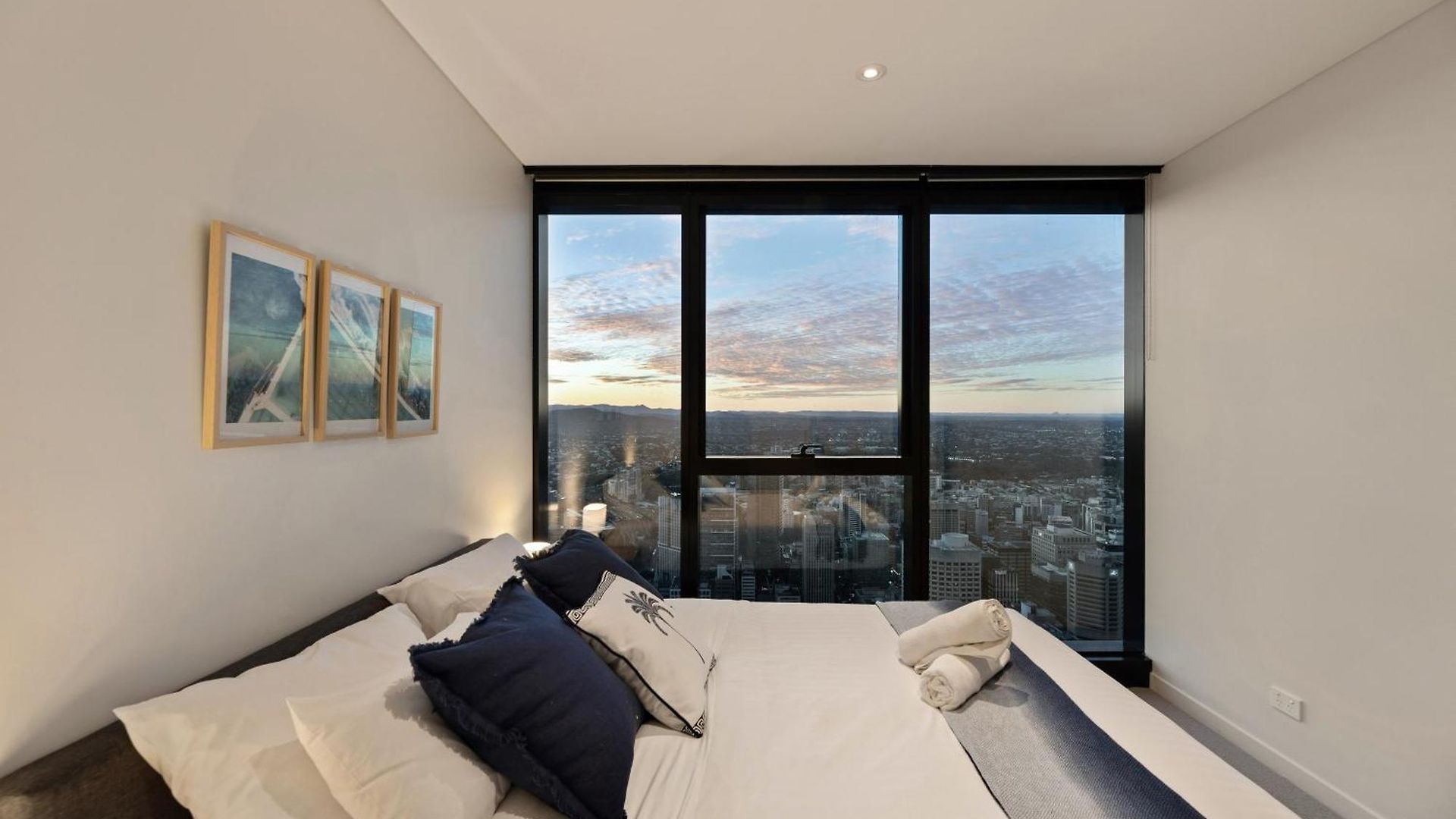 Apartment Skytower 72nd Floor 3br With Parking, Pool And Gym