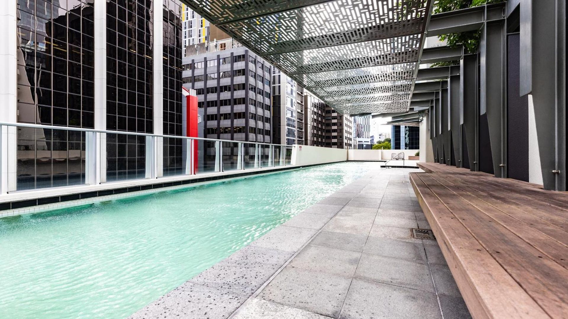 Oaks Panoramic 2br With Pool, Parking, Gym