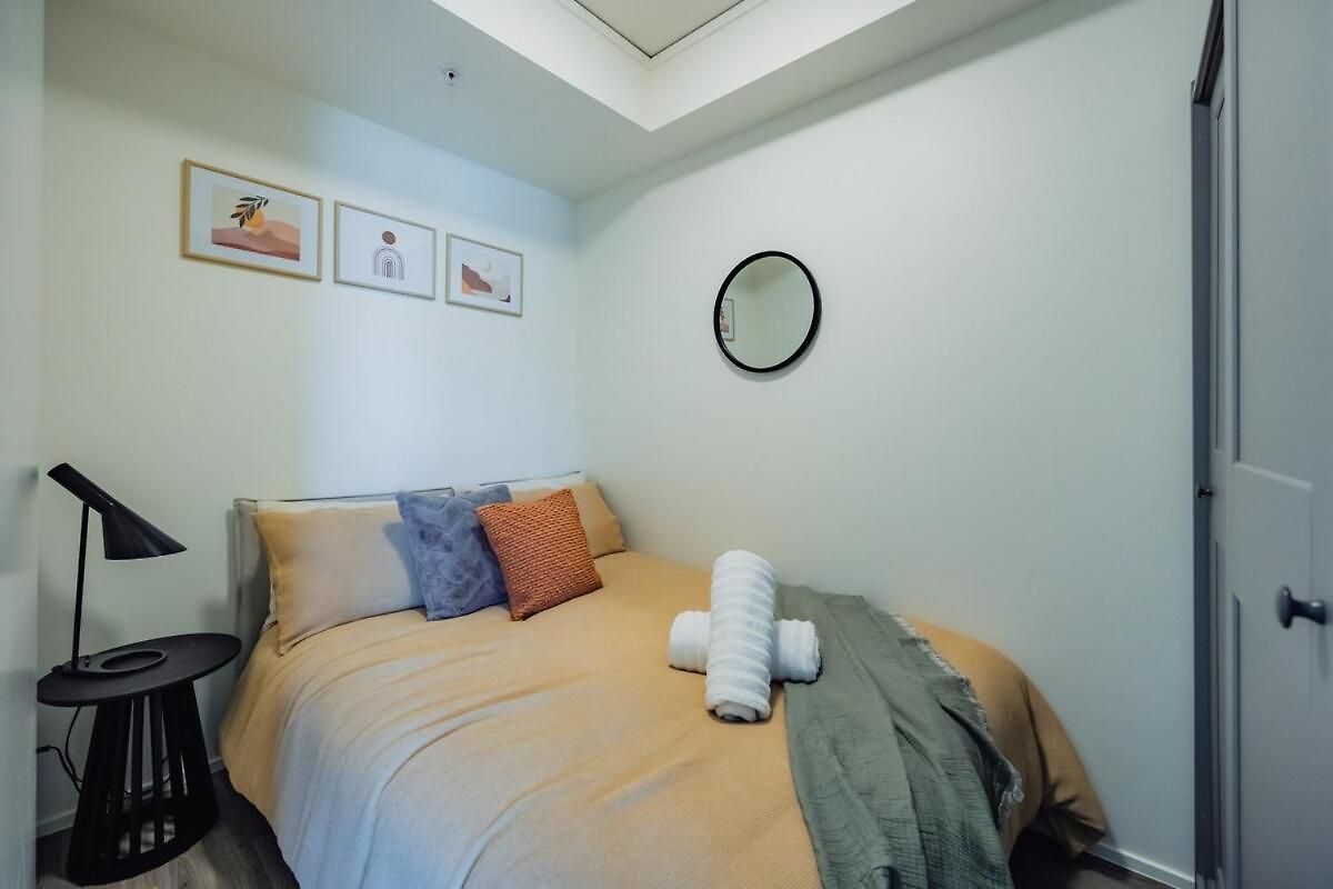 Exec Walk To Rna & King St, Pool, Gym, Parkng *