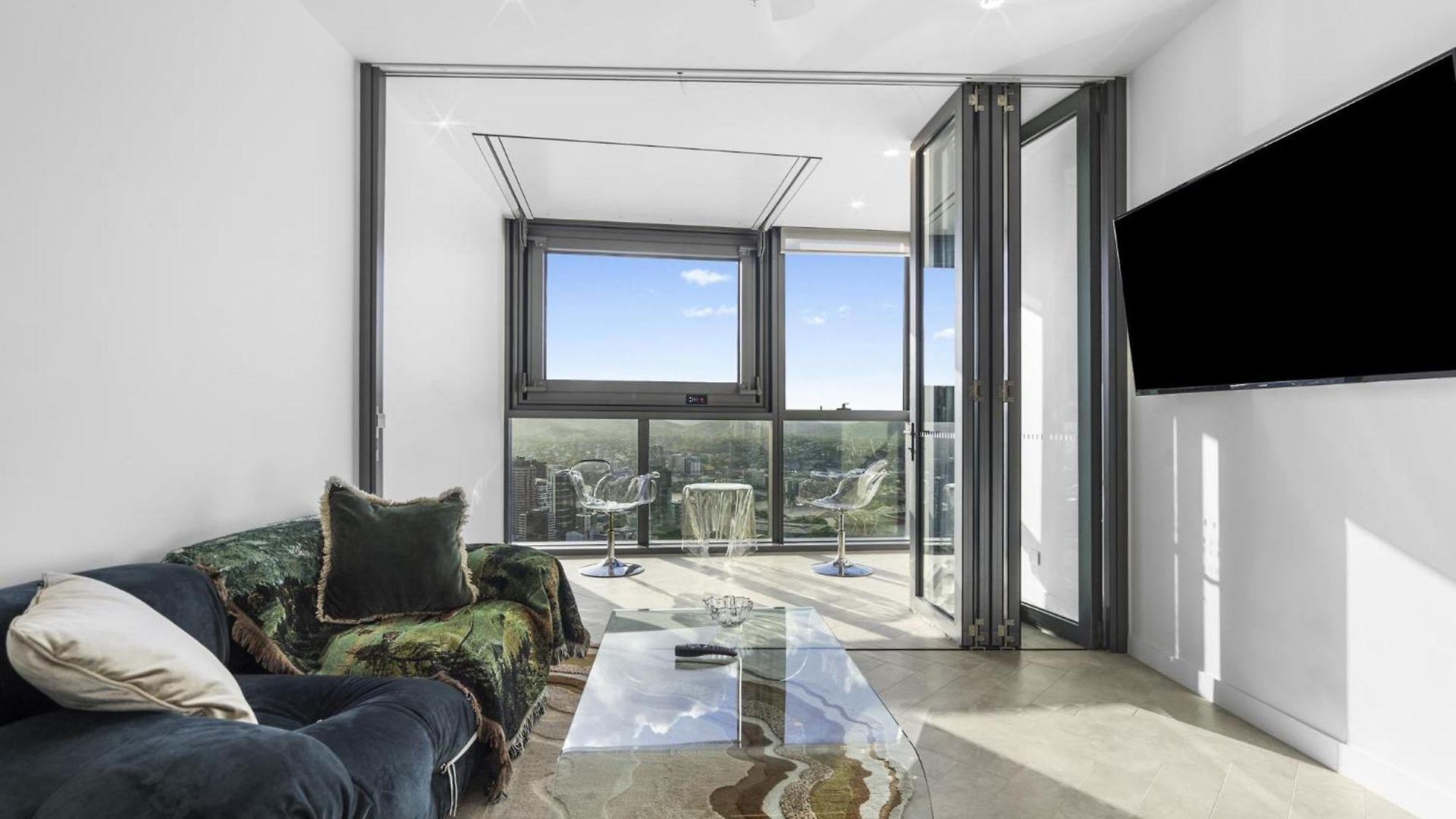 River View 1br With Cbd & Pool, Gym & Sauna