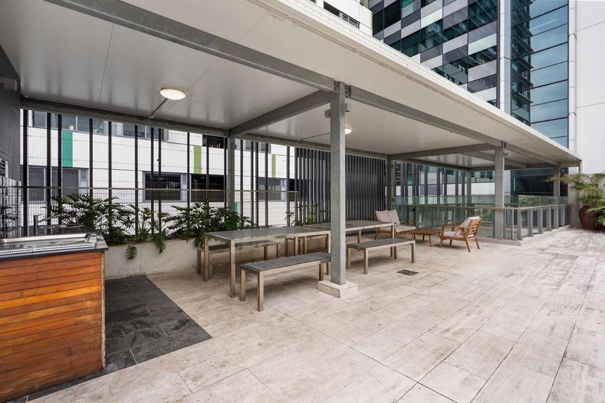 Modern 2 Bedroom - Short Stroll To St *